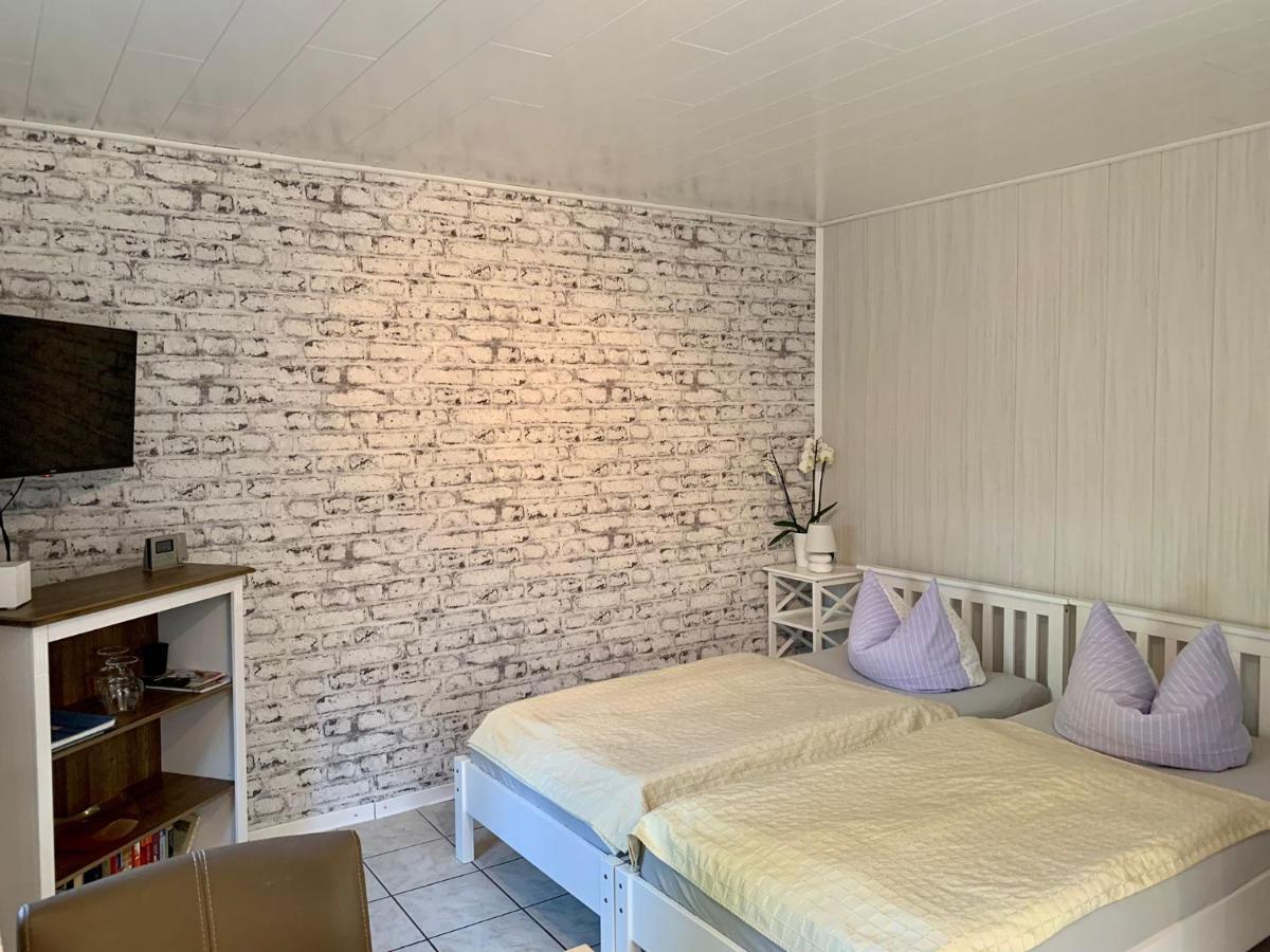 1 Raum Mit Küchenzeile In Apartment